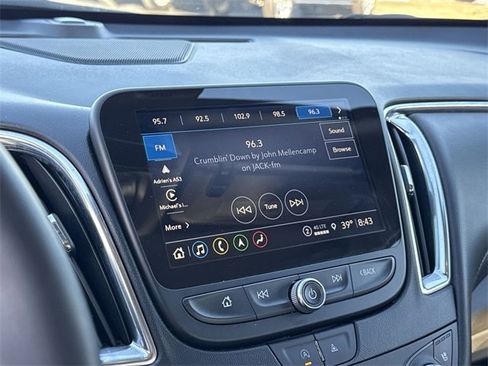 Used 2024 Chevrolet Malibu LT image 17