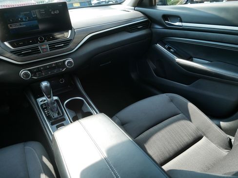 Certified 2023 Nissan Altima 2.5 SV w/ SV Premium Package AWD/4WD image 11