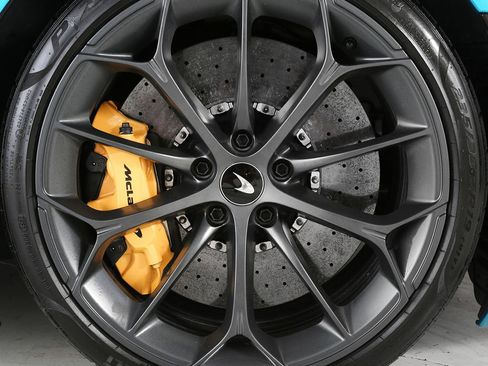 Used 2023 McLaren Artura RWD image 6