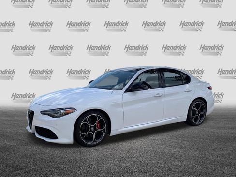 Used 2022 Alfa Romeo Giulia Veloce RWD image 6