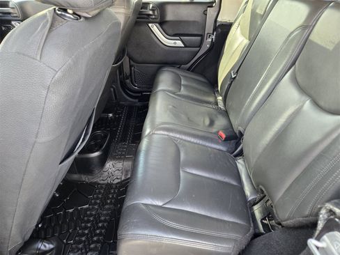 Used 2014 Jeep Wrangler Unlimited Sahara w/ Connectivity Group image 27