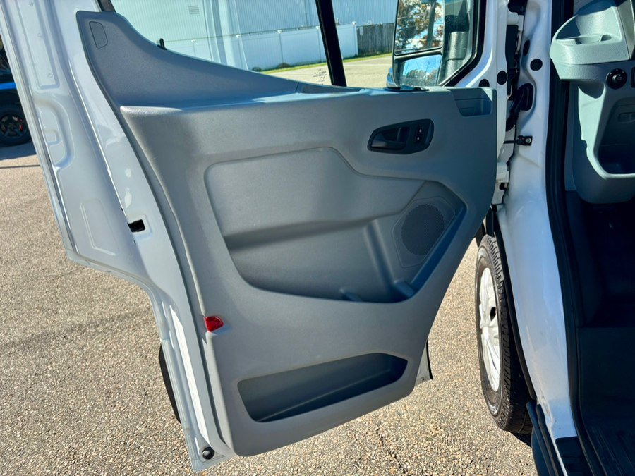 Used 2018 Ford Transit 250 130 Low Roof RWD image 10