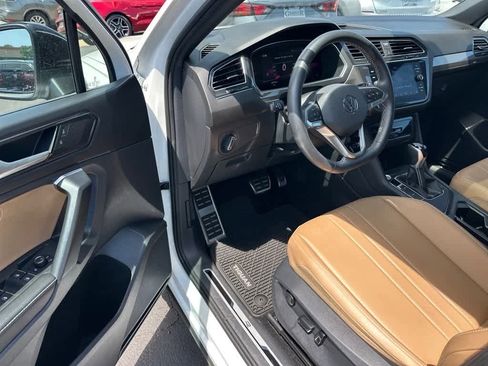 Used 2023 Volkswagen Tiguan SE R-Line image 9