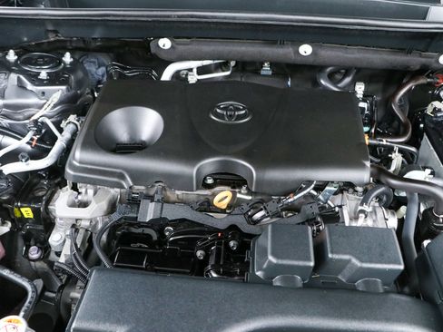 Used 2022 Toyota RAV4 XLE Premium FWD image 31