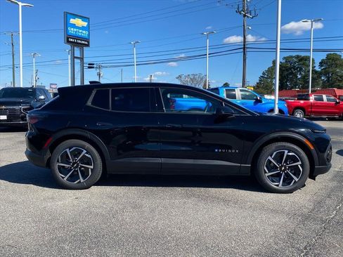 New 2026 Chevrolet Equinox EV LT image 2