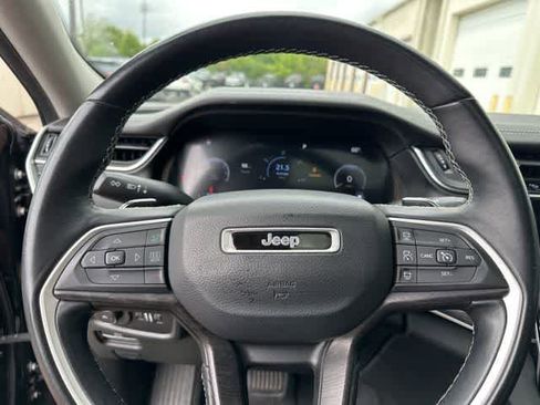 Used 2022 Jeep Grand Cherokee L Limited w/ Black Appearance Package AWD/4WD image 11
