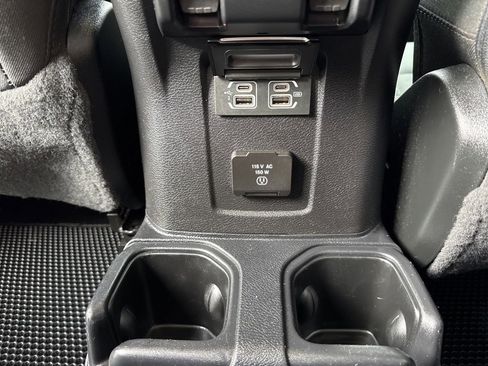 Used 2020 Jeep Wrangler Unlimited Sahara image 21