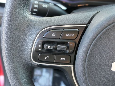 Used 2022 Kia Niro LX image 13