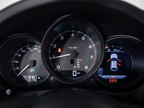 Used 2025 Porsche Macan AWD/4WD image 25
