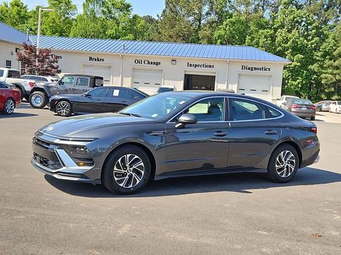 Used 2026 Hyundai Sonata Blue FWD image 3