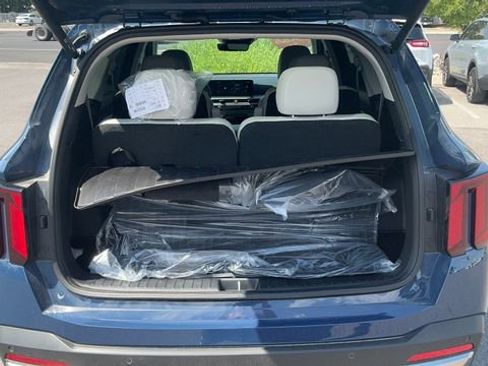 Certified 2025 Kia Sorento SX image 17