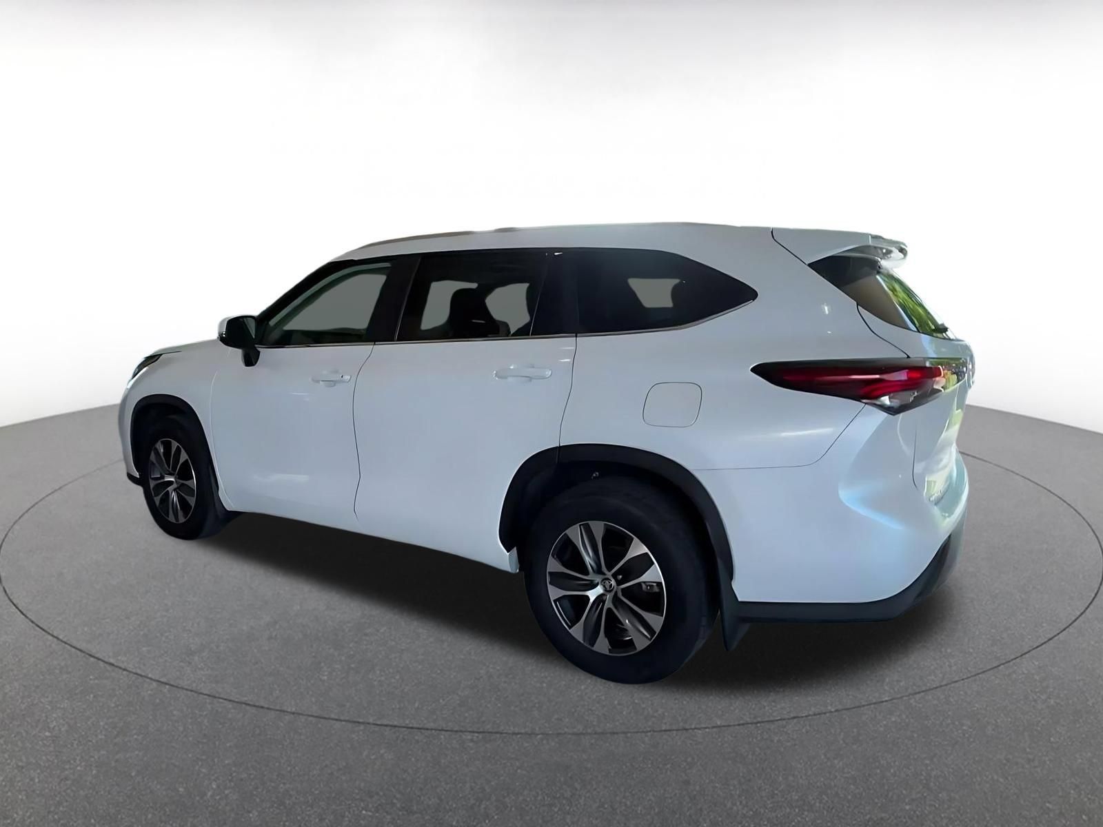 Used 2026 Toyota Highlander XLE AWD/4WD image 9