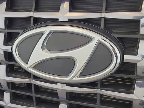 Used 2023 Hyundai Venue SEL FWD image 8