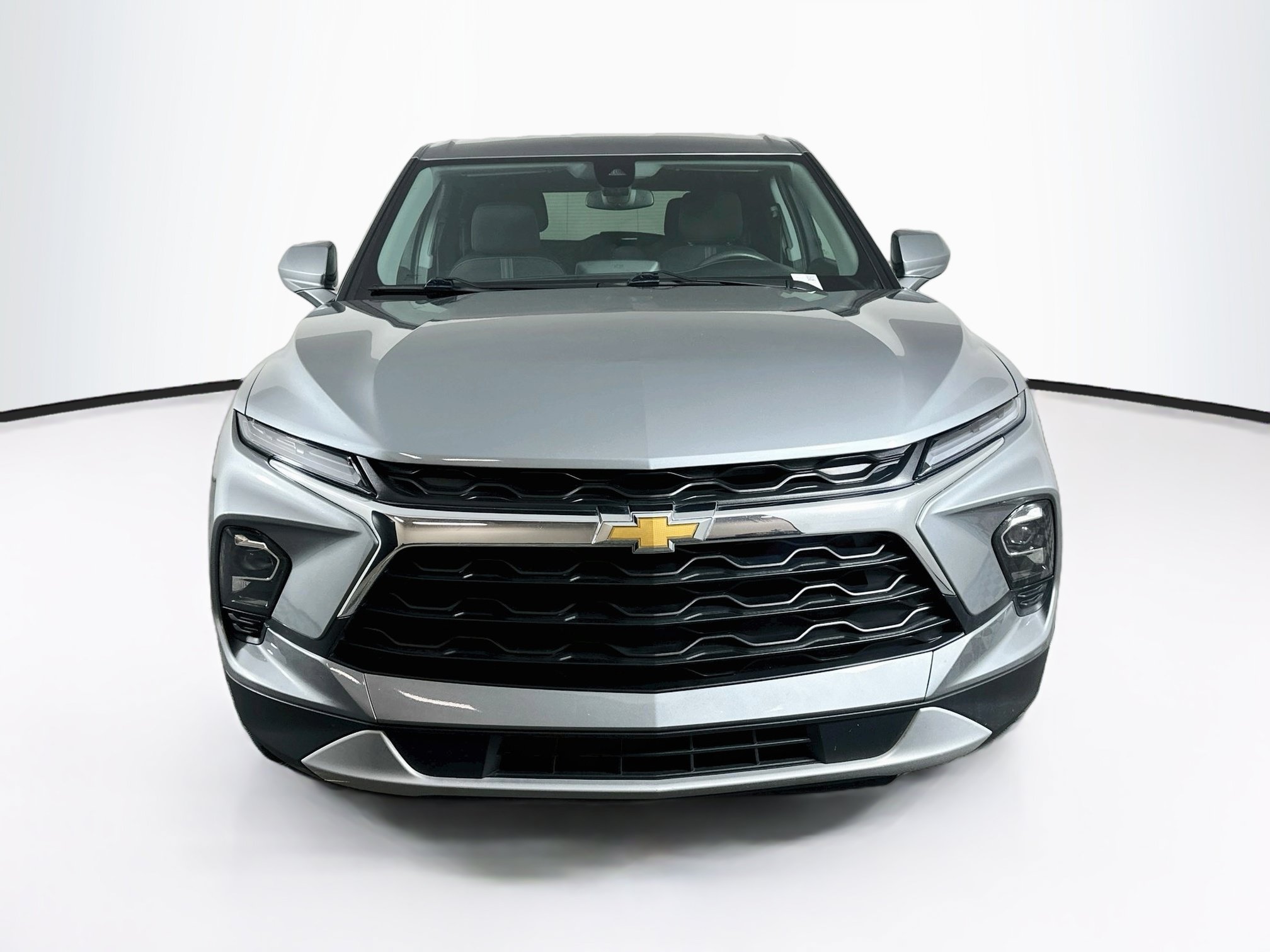 Used 2025 Chevrolet Blazer LT FWD image 2