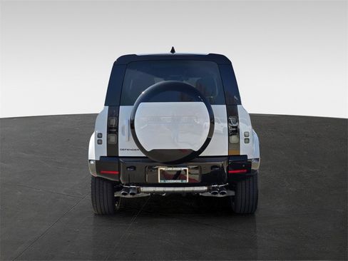 New 2026 Land Rover Defender 110 X-Dynamic SE image 5