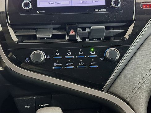 Used 2021 Toyota Camry LE image 22