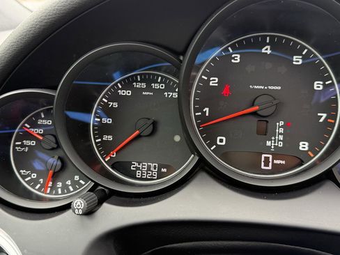 Used 2018 Porsche Cayenne Platinum Edition image 22