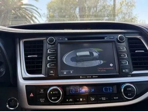 Used 2017 Toyota Highlander Limited Platinum w/ Carpet Mat Package FWD image 27