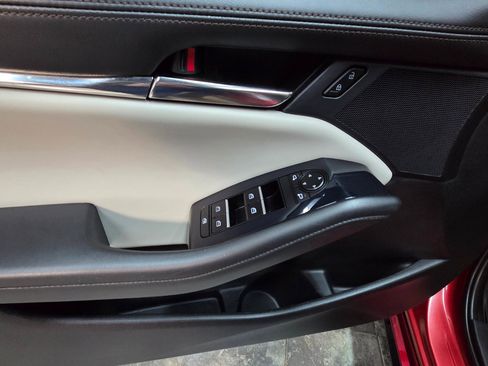 Used 2021 MAZDA MAZDA3 s image 26