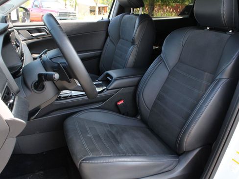Used 2025 Mitsubishi Outlander SE AWD/4WD image 16