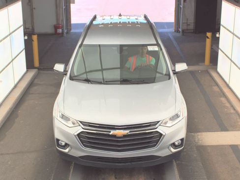 Used 2019 Chevrolet Traverse LT FWD image 2