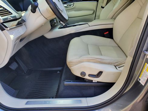 Used 2019 Volvo XC90 T6 Momentum w/ Advanced Package AWD/4WD image 24