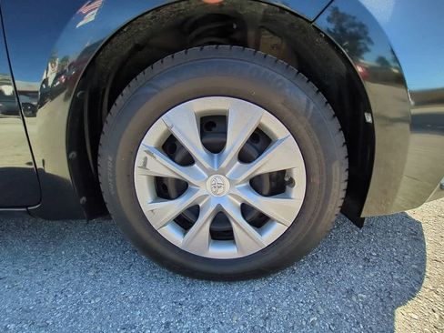 Used 2015 Toyota Corolla L image 11