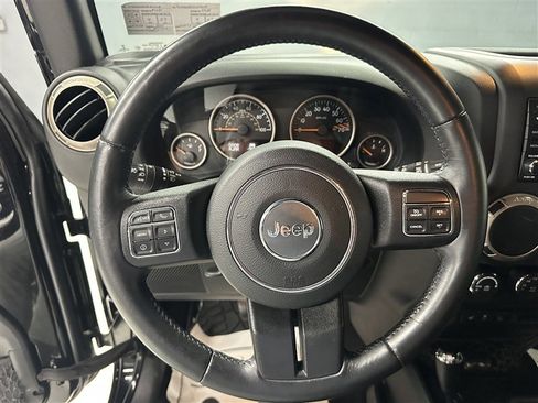 Used 2016 Jeep Wrangler Unlimited Sahara AWD/4WD image 23