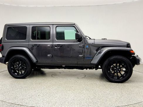 Used 2025 Jeep Wrangler Unlimited Sahara w/ Safety Group AWD/4WD image 4