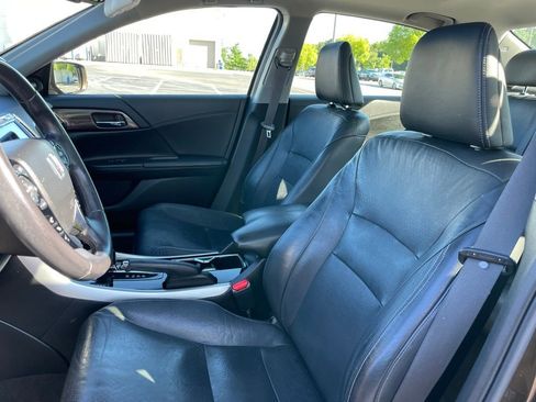 Used 2017 Honda Accord Touring image 27