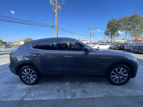 Used 2017 Maserati Levante AWD/4WD image 4