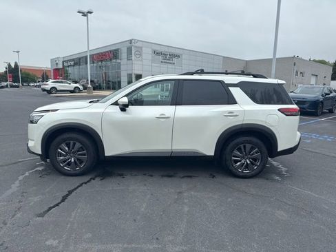 Certified 2023 Nissan Pathfinder SV w/ SV Premium Package AWD/4WD image 4