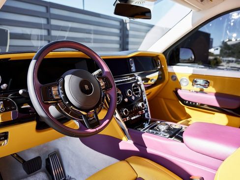 Used 2025 Rolls-Royce Cullinan image 2