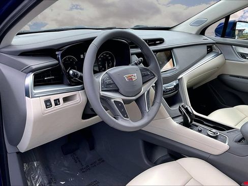 Used 2025 Cadillac XT5 Premium Luxury FWD image 17