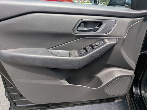 Used 2024 Nissan Rogue S AWD/4WD image 14