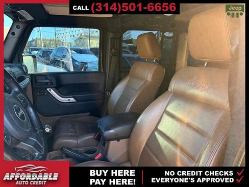 Used 2011 Jeep Wrangler Unlimited Sahara w/ Connectivity Group image 10