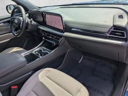 Used 2025 Chevrolet Traverse LT FWD image 24
