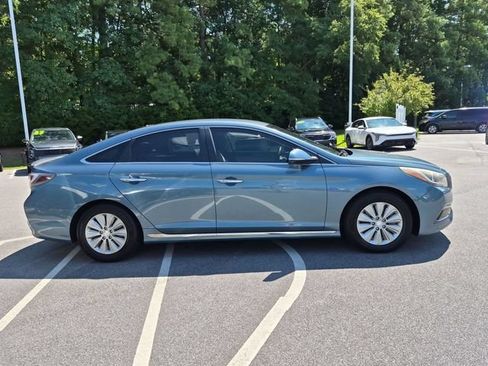 Used 2016 Hyundai Sonata SE FWD image 2