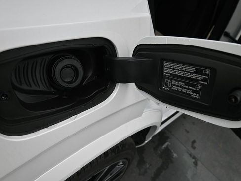 New 2026 Volvo XC90 B6 Plus w/ Protection Package Premier AWD/4WD image 18