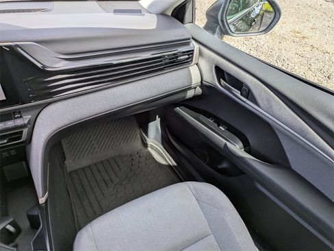 Used 2025 Toyota Camry LE image 15