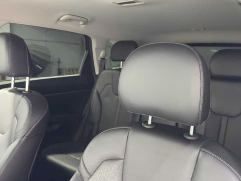 Used 2022 Kia Sorento S FWD image 25