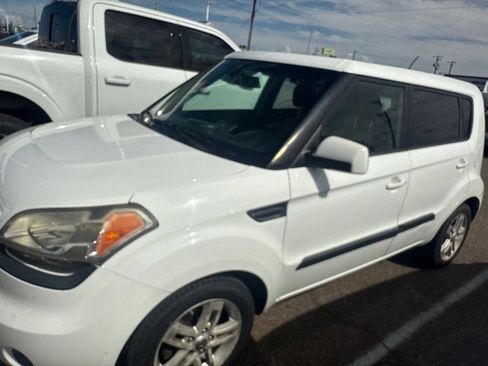 Used 2011 Kia Soul + FWD image 13