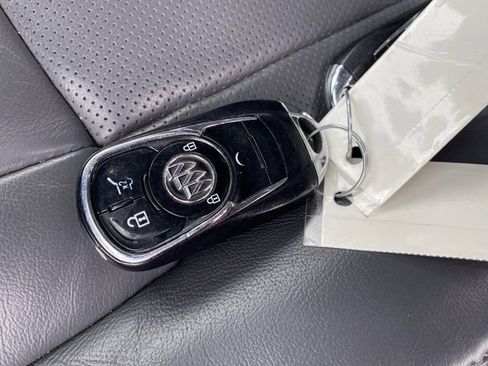 Used 2018 Buick Enclave Premium AWD/4WD image 41