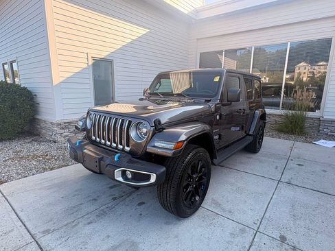 Used 2023 Jeep Wrangler Unlimited Sahara w/ Cold Weather Group AWD/4WD image 1