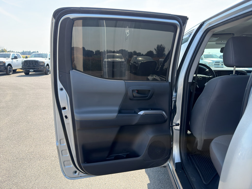 Used 2023 Toyota Tacoma SR5 w/ Technology Package AWD/4WD image 15