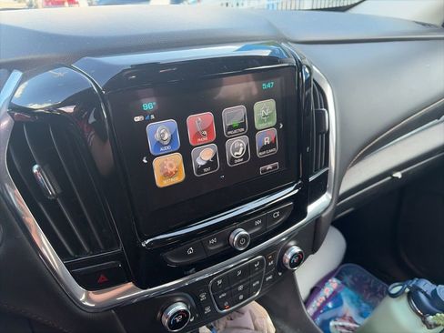 Used 2019 Chevrolet Traverse LT FWD image 13