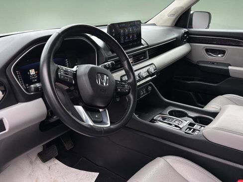 Used 2023 Honda Pilot Elite image 12