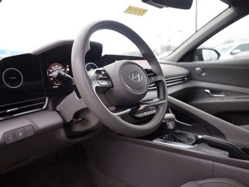 Used 2024 Hyundai Elantra SEL image 8