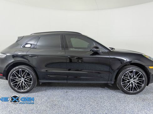Used 2024 Porsche Macan AWD/4WD image 8