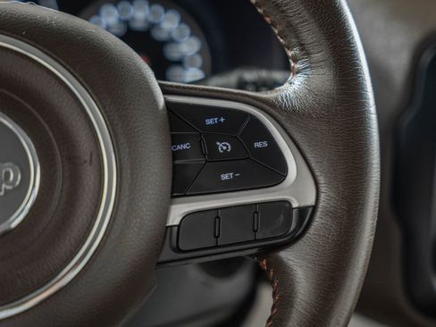 Used 2016 Jeep Renegade Latitude image 27